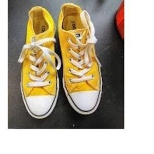 Converse Chuck Taylor All Star Low Top Sneakers Women's SZ6/Men's SZ 4 YELLOW